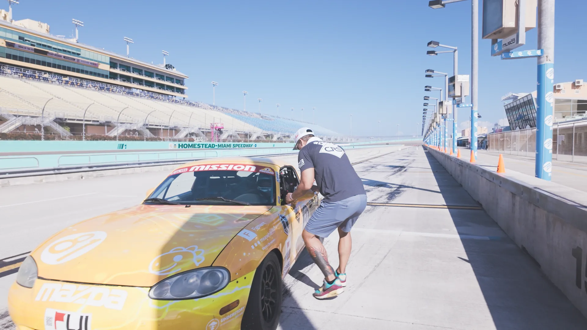 Car 81 pit lane